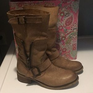 Steven by Steven Madden Leather zip boots